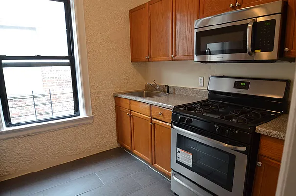 Rented by CITY SKYLINE REALTY INC | media 12