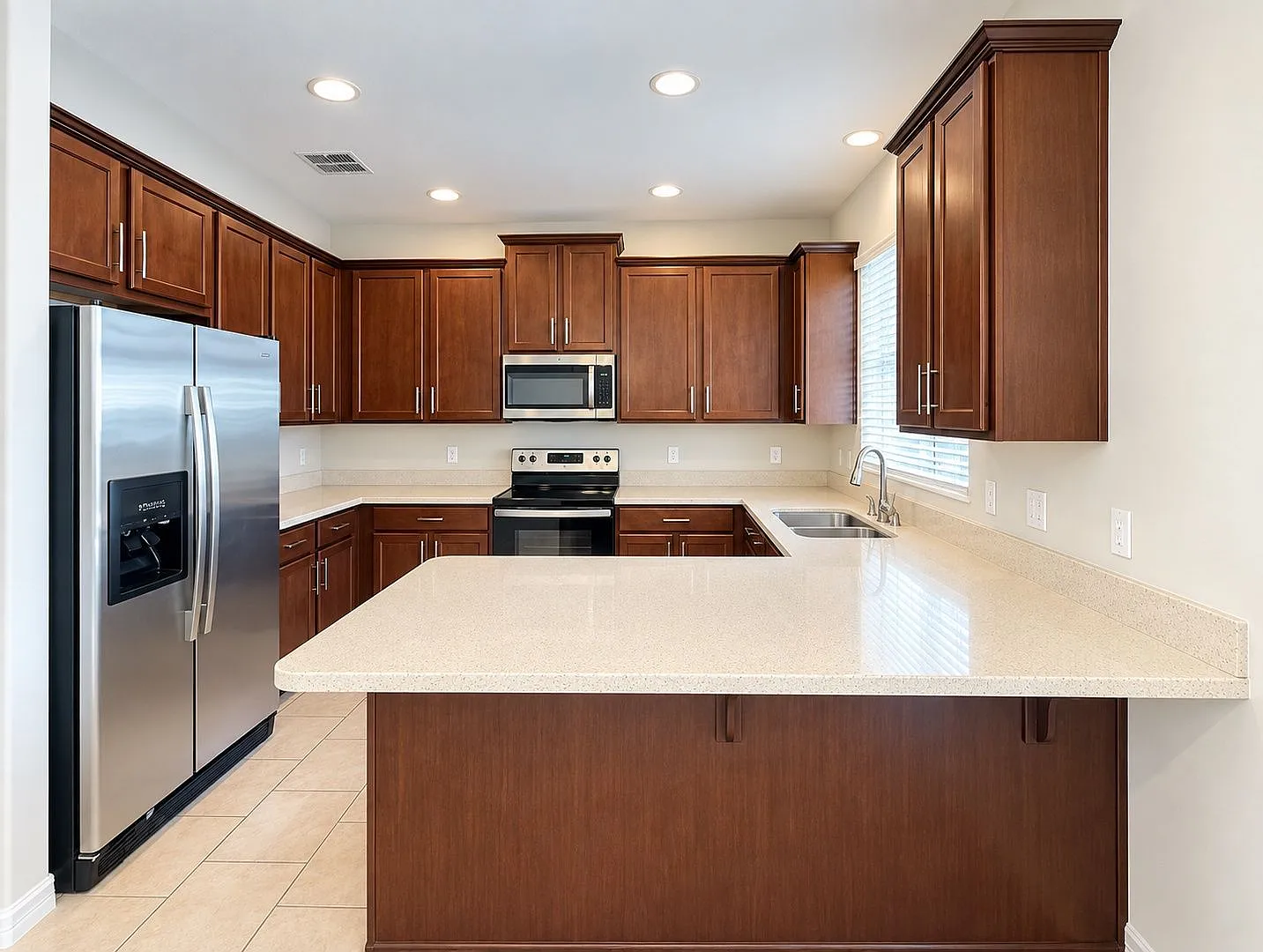 3 bed, 2.5 bath, 1601 sqft, $2,295 — Photo 3