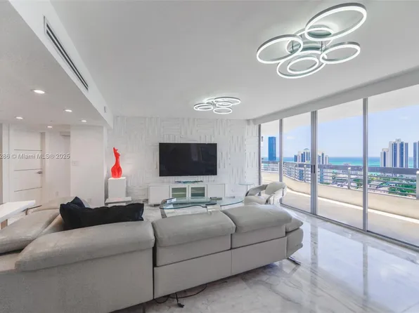 19195 Mystic Pointe Dr APT 2707, Miami, FL 33180