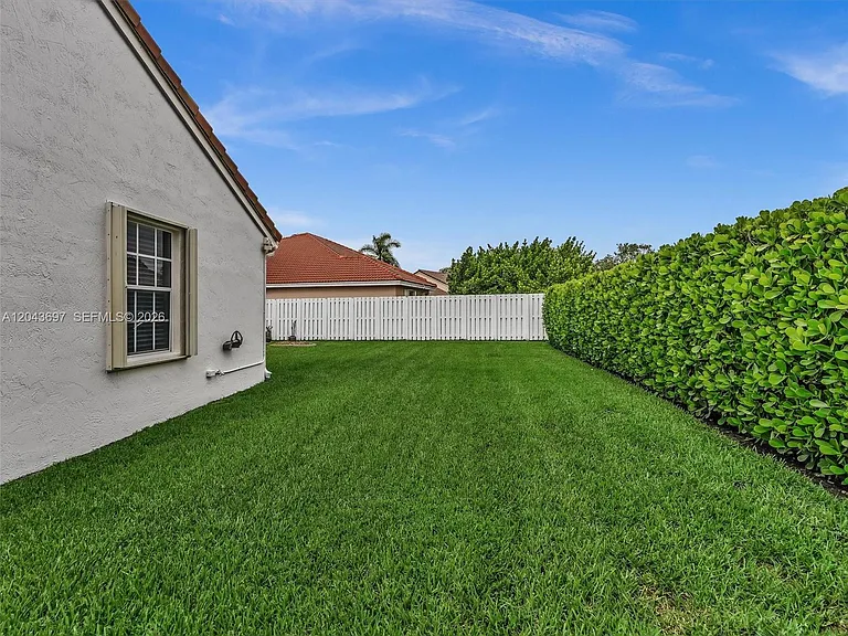 639 Verona Pl — Photo 71
