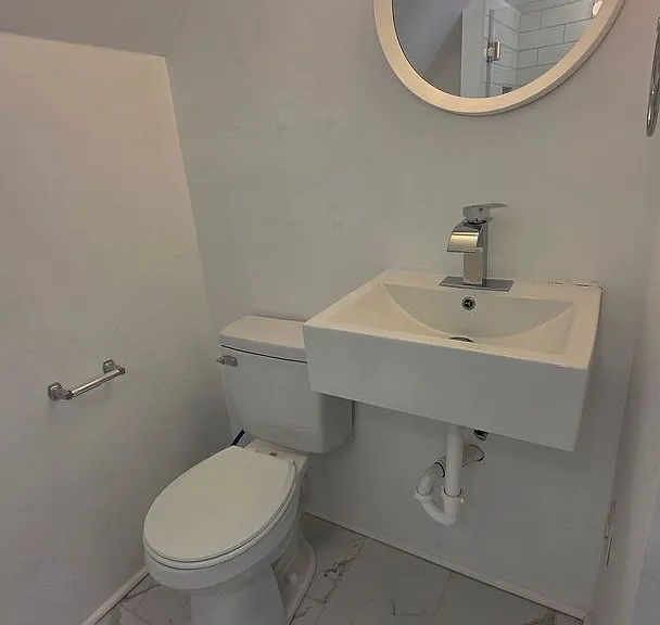 306 1/2 E Hughbert St #B — Photo 7