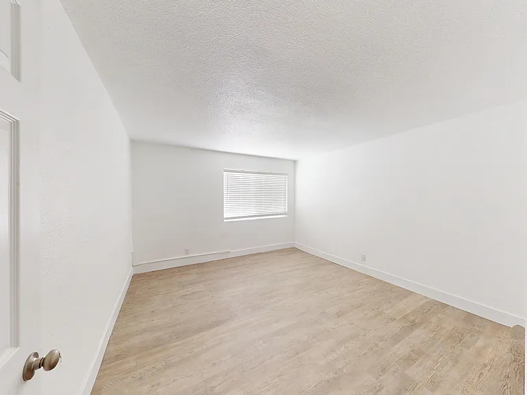 630 N 11th St #4B — Photo 7