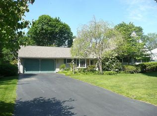 27 Sugarplum Rd, Levittown, PA 19056