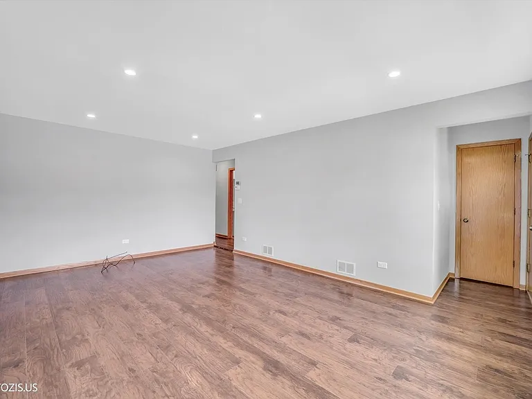 4043 N Wagner Ave — Photo 6