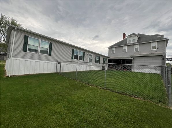 112 Station St S, Yukon, PA 15698
