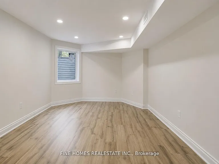 132 Purcell Cres #LOWER — Photo 5