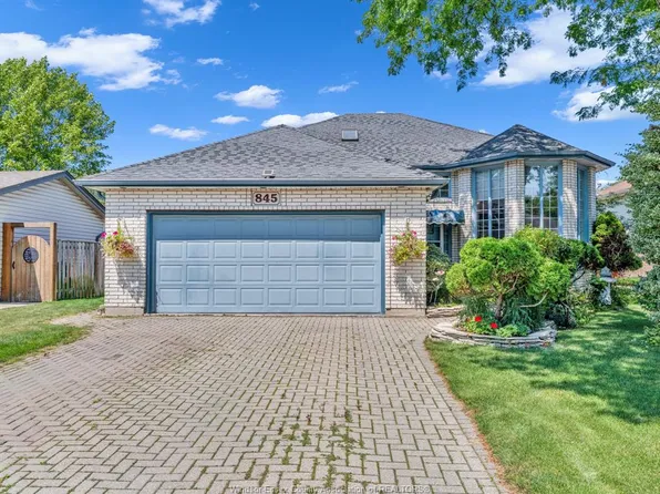 845 Superior St, Lasalle, ON N9J 3E6