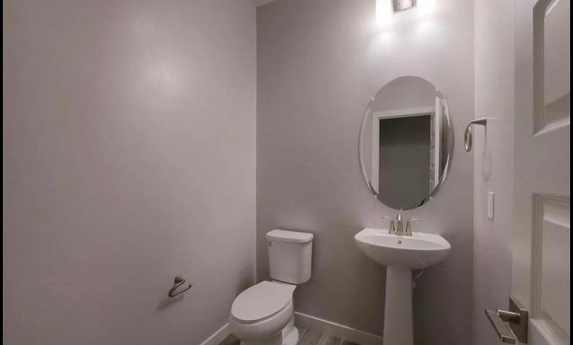 4 bed, 2342 sqft, $3,150 — Photo 4