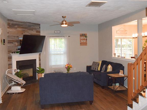 3rd image of 311 Belmont Cir