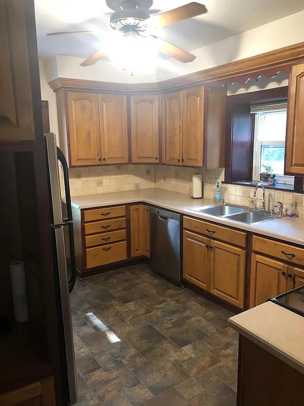 4 bed, 2.0 bath, 1730 sqft, $3,200 — Photo 4