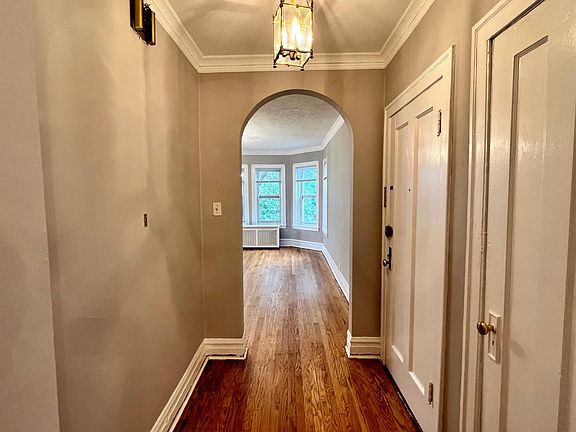 3rd image of 6518 N Sacramento Ave #3