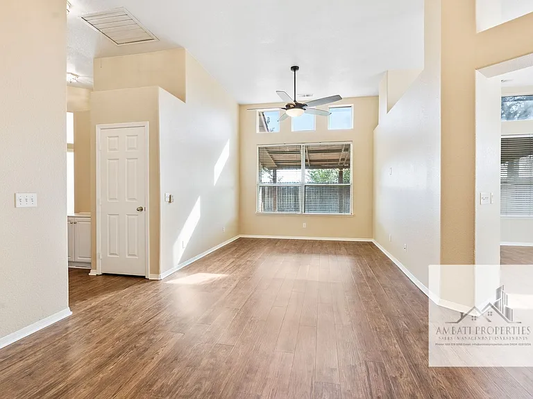 8684 N Recreation Ave — Photo 11