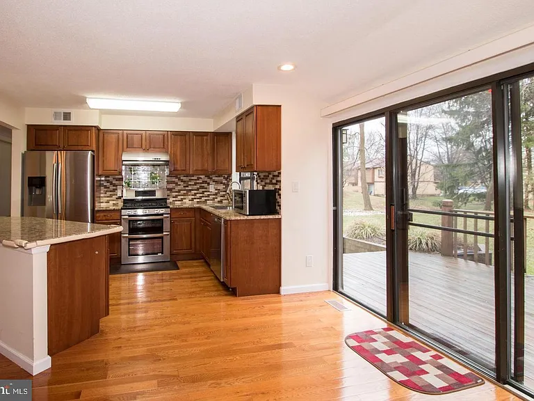 80 Sayre Dr — Photo 18
