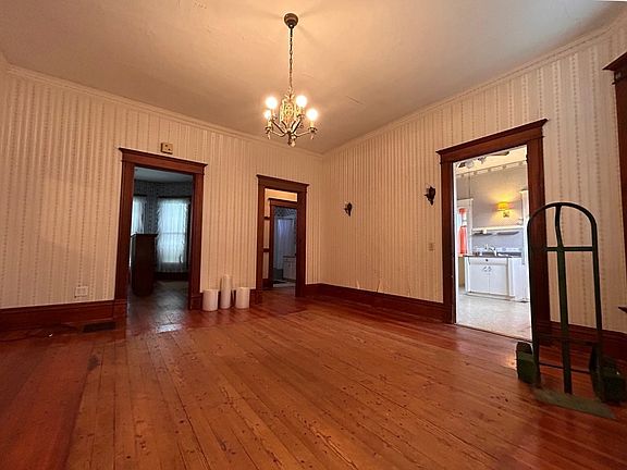 4th image of 219 S Osage St