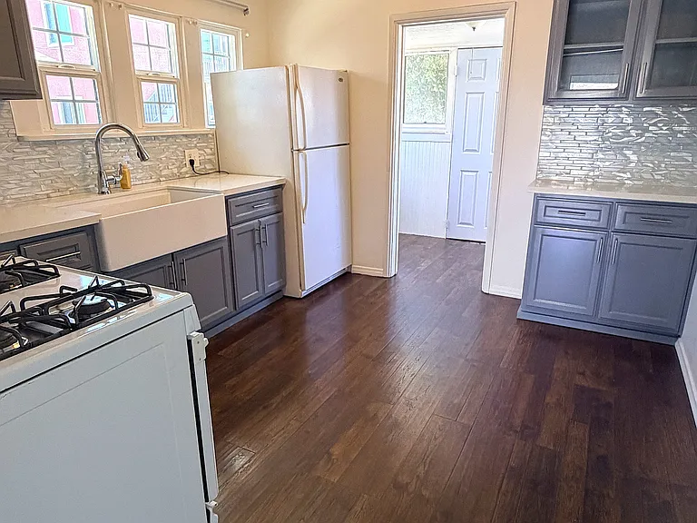9719 Mallison Ave — Photo 5