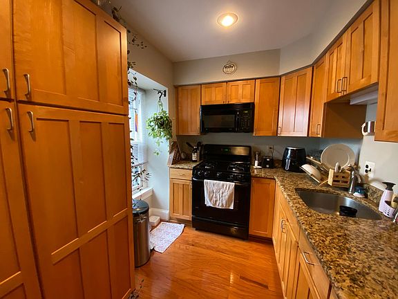 4th image of 1929 Wallace St APT 4B