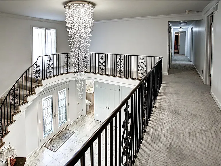 18220 Parkland Dr — Photo 16