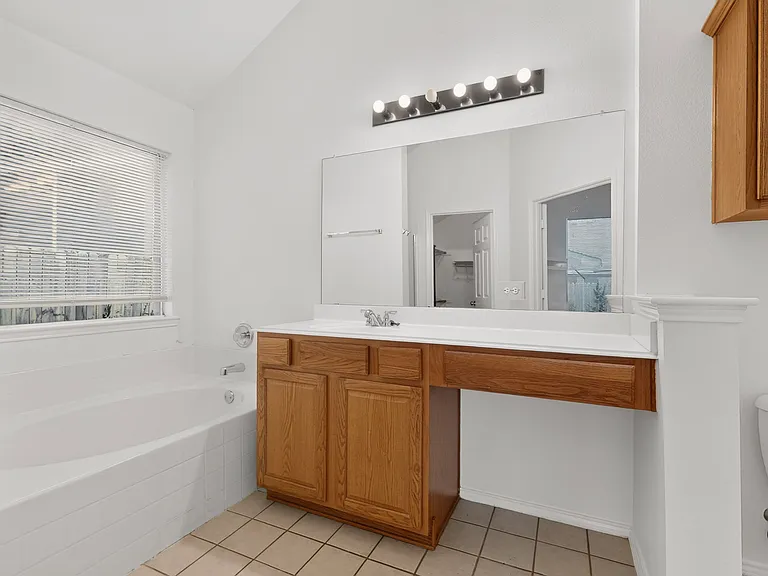 4184 Capstone Dr — Photo 35