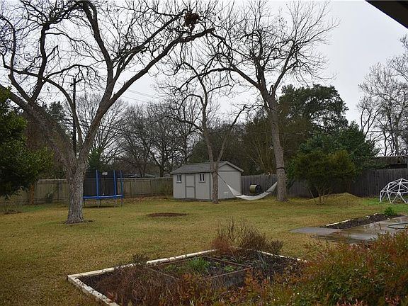 5th image of 2701 Twin Oaks Dr