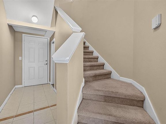 3rd image of 760 CENTERVALE DRIVE #201