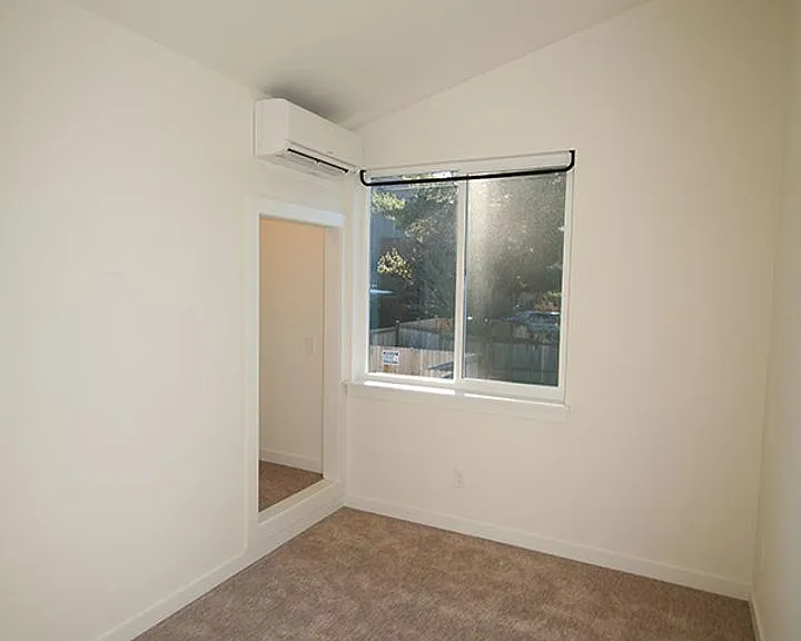 5634 Brooklyn Ave NE #B — Photo 7
