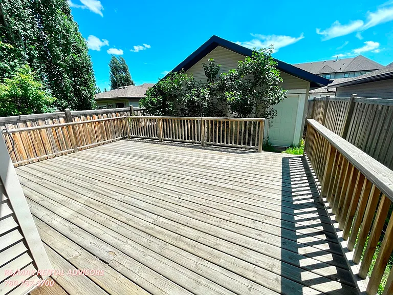2429 Austin Cres SW — Photo 25