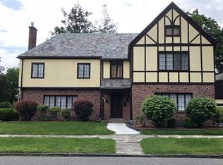 2 Washington Rd, Springfield, MA 01108