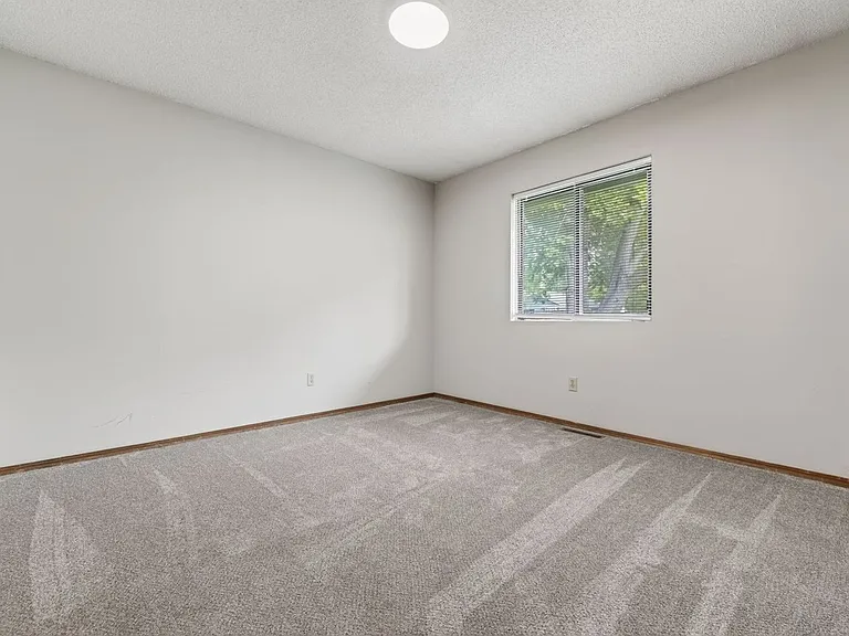 8432-8434 W Thurman St — Photo 7