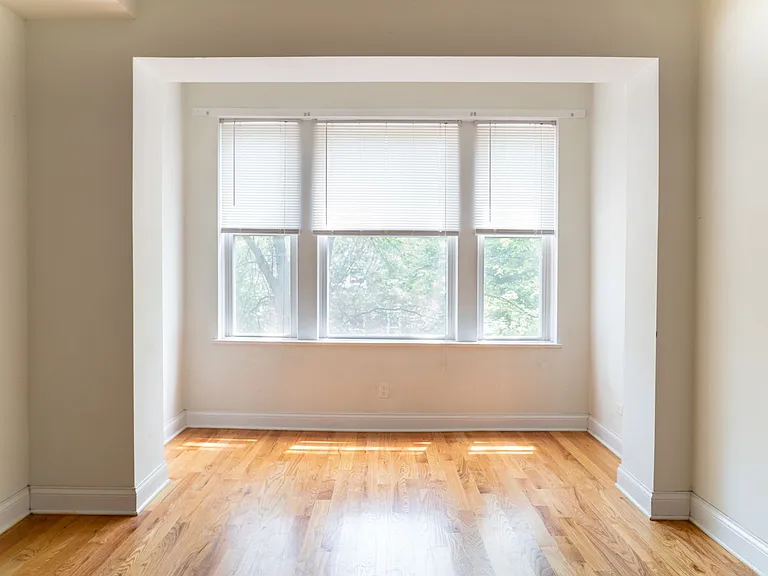 Uptown - 2 Bed / 1 Bath - In-Unit Laundry — Photo 10