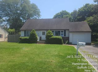 70 Tippin Dr, Huntington Station, NY
