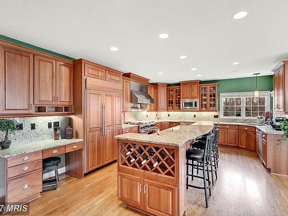 4th image of 8120 Amsterdam Ct