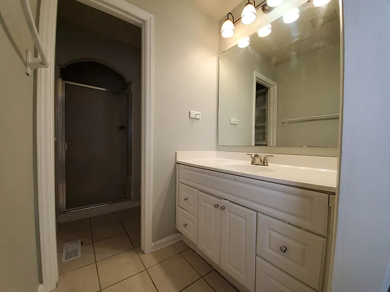 408 Desmond Dr — Photo 17