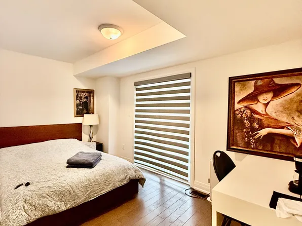 2130 Royal Gala Cir, Mississauga, ON L4Y 0H2