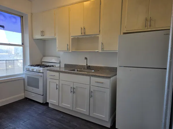 1502 West 6th Street image 1 of 7