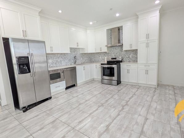 4 bedroom rental in Vancouver — photo 2