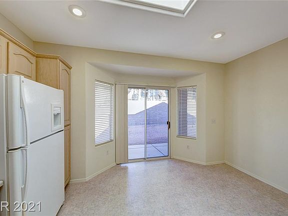 5th image of 2798 Meadow Park Ave