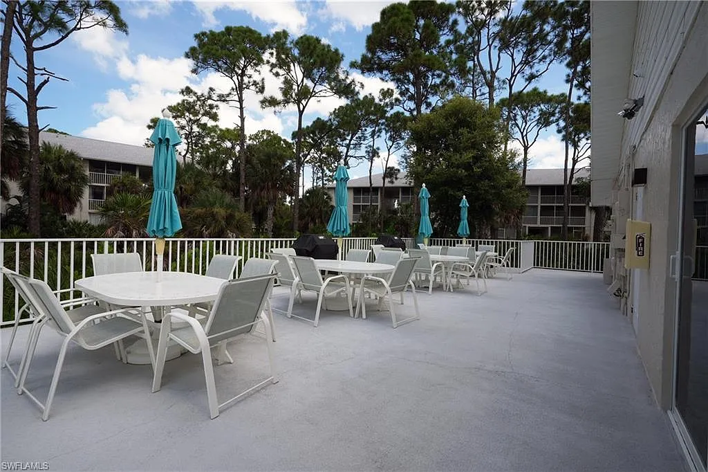 2 bed, 2.0 bath, 1100 sqft, $4,000 — Photo 2