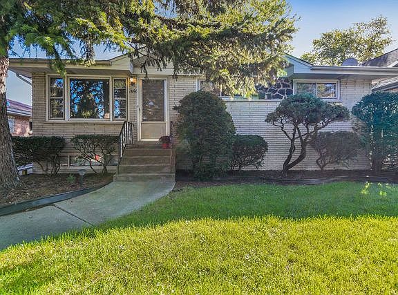 2nd image of 9723 S Oak Park Ave