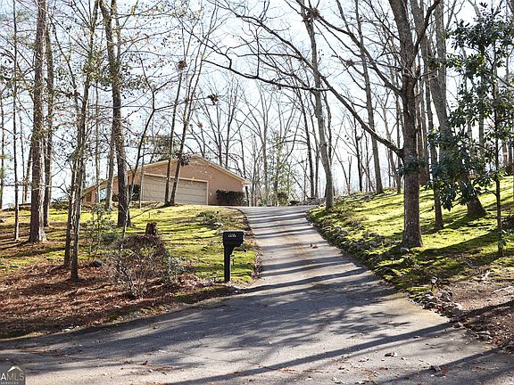 3rd image of 907 Mayes Way