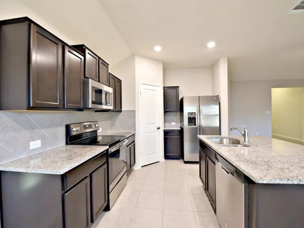 828 Hillrose Dr, Leander, TX 78641