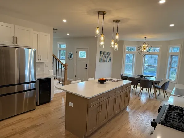10 Banks St, Brockton, MA 02302