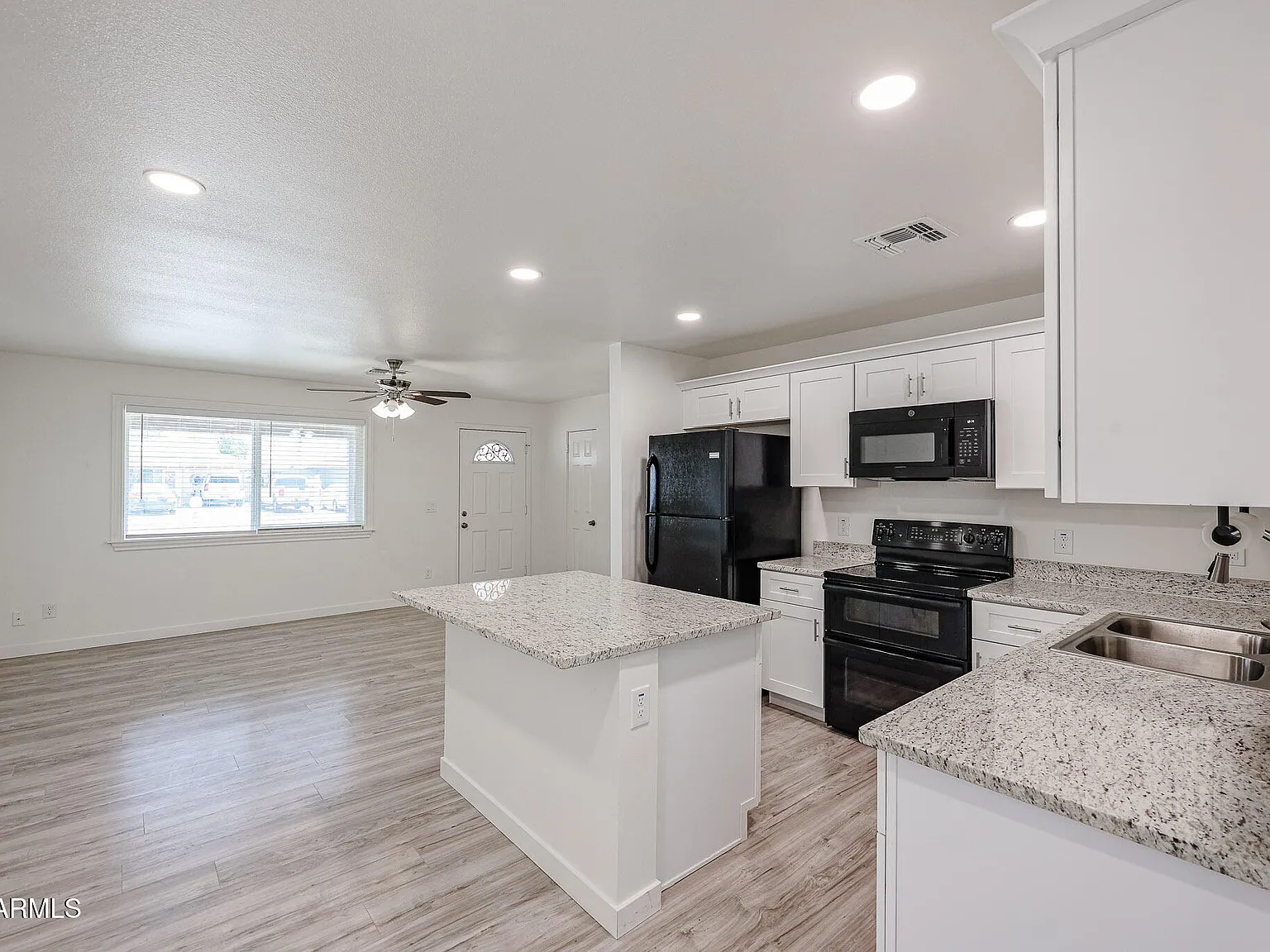 3 bed, 2.0 bath, 1320 sqft, $2,200 — Photo 3