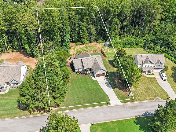 2nd image of 43 Hilltop Pl