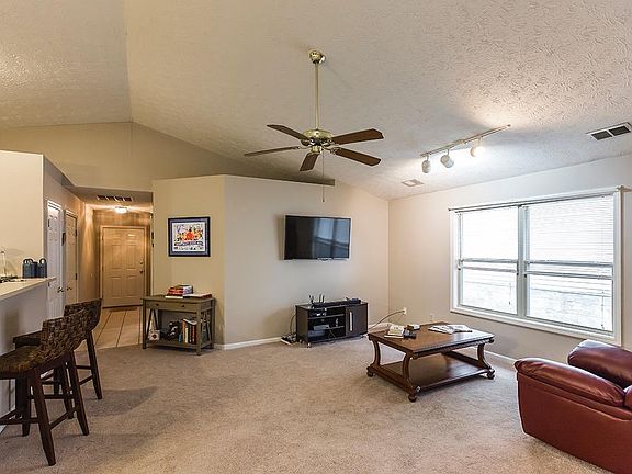 5th image of 520 Brook Farm Ct