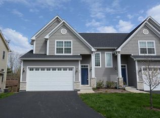 329 Sandholm St, Geneva, IL 60134