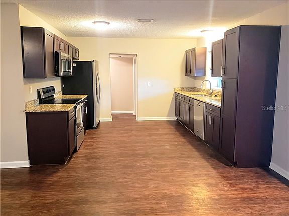 4th image of 2721 Geoffrey Dr