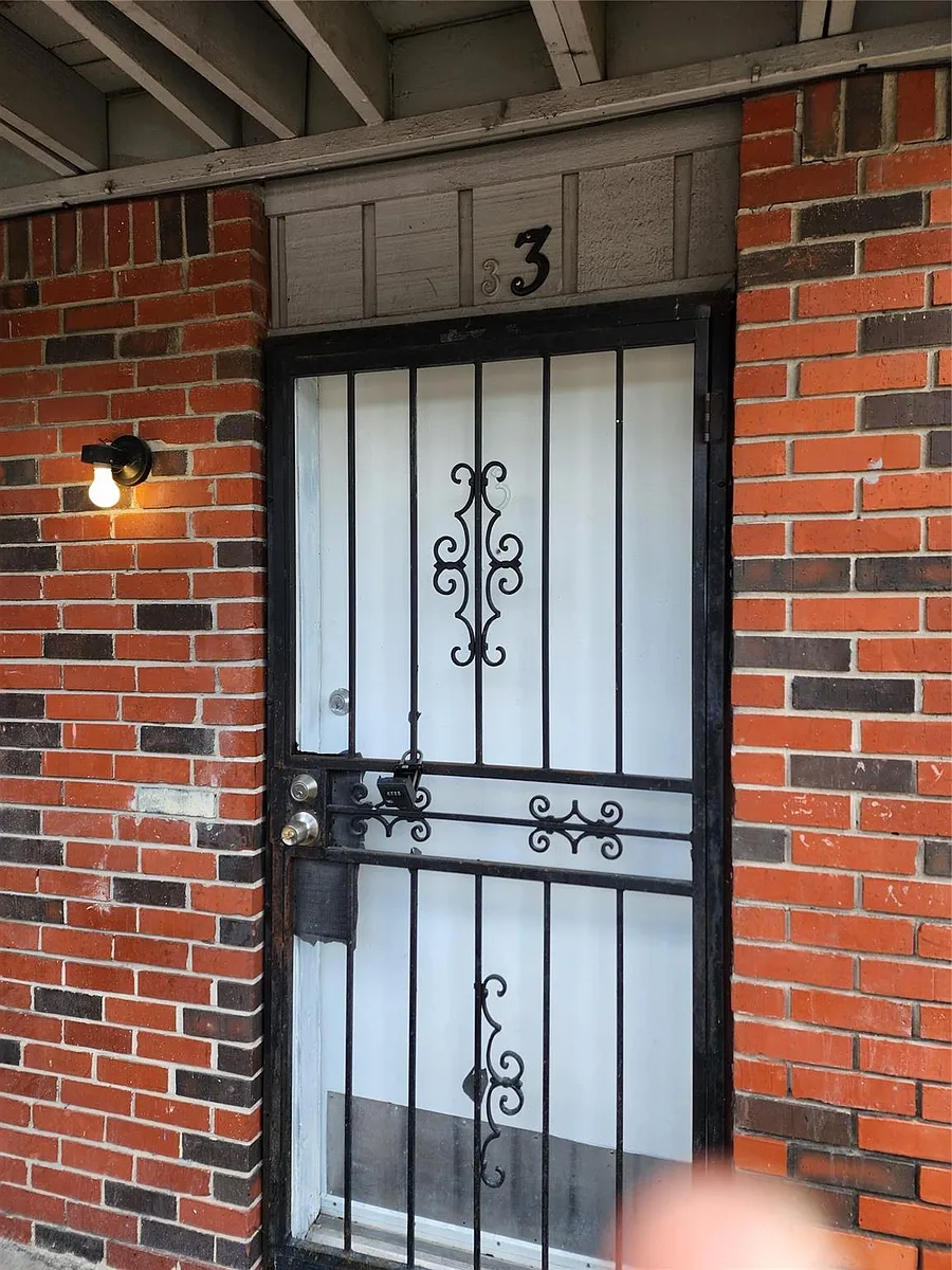 Building Photo - 4311 Yellowstone Blvd #3