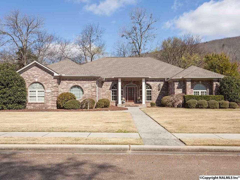 1st image of 318 SE Broad Armstrong Dr