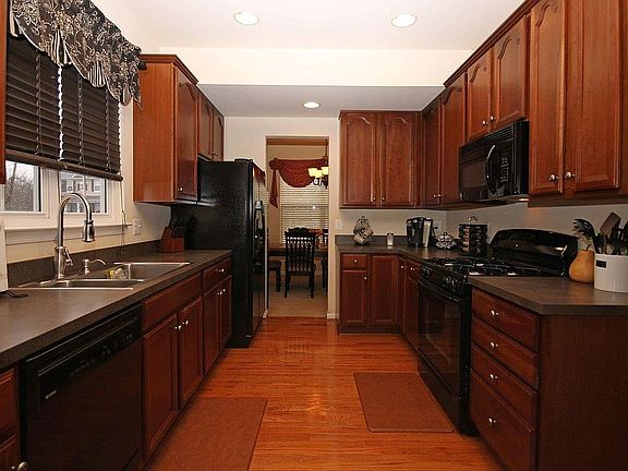 5th image of 13229 Daldownie Ct
