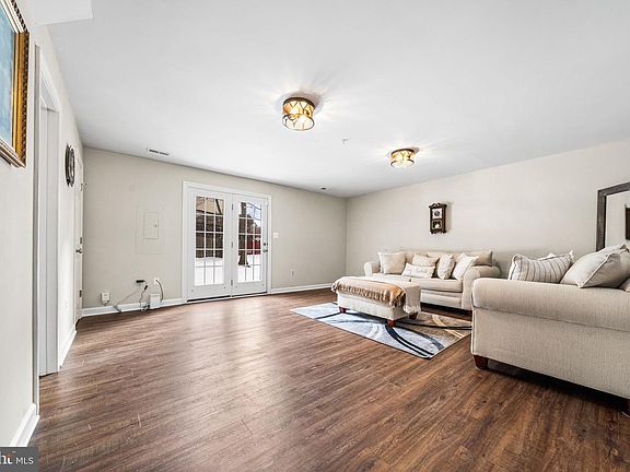 3rd image of 2202 Mears Ln